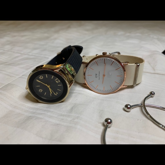 Jewelry Lot: Watches and Bracelets - Picture 2 of 5